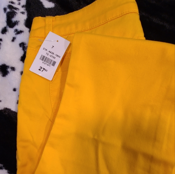 Yellow Jeans - Picture 3 of 4